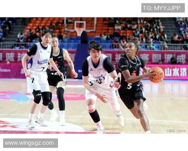 沈阳女篮与河南女篮激战正酣谁能在赛场上笑到最后